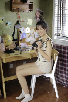 一点遮挡都没有的美女